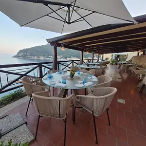 https://palazzo-vescovile-hotel.hotelitalianriviera.com